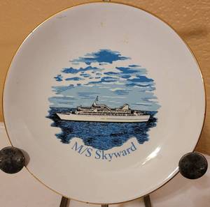 lot 90 image: VINTAGE ROYAL FALCON IRONSTONE WEATHERBY HANLEY ENGLAND MS SKYWARD PLATE MARKED 3-79 AS SHOWN.