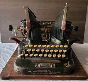 lot 113 image: ANTIQUE THE NO. 5 OLIVER STANDARD VISIBLE TYPEWRITER SERIAL NO. 201444 WITH BASE AND METAL COVER AS SHOWN. PATENTED 1906. Approx. 16 W x 15 D x 11.5 H (With Cover) MUST SEE - SEARCH IT UP