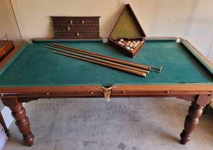 lot 124 image: RARE ANTIQUE 1910-1920 JELKS SNOOKER BILLIARD TABLE LONDON WITH CUE STICKS, SCOREBOARD, AND BALL SET IN ORIGINAL SLIDE-OUTSTORAGE WOODEN BOX AS SHOWN. APPROX. 77 L x 41 W x 32.5 H. MUST SEE