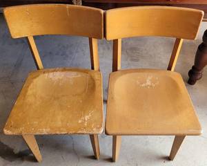 lot 129 image: LOT OF 2 VINTAGE GUNLOCKE WOODEN CHAIRS GUNLOCKE CHAIR CO - NEW YORK FROM THE LIBRARY OF THE FORMER ARLINGTON STATE COLLEGE WHICH BECAME UTA IN 1967. EACH APPROX. 17.5 W x 18.5 D x 31.5 H. (YOUR BID X 2)