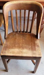 lot 130 image: VINTAGE SOLID MAPLE CHAIR MANUFACTURED BY BOLING CHAIR CO - SILLER CITY, N.C. WITH ORIGINAL FACTORY TAG AS SHOWN. APPROX. 19 W x 18.5 D x 33 H. TAKE A LOOK