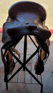 lot 138 image: VINTAGE 1960S 16 HEREFORD LEATHER SADDLE WITH STAND IN STYLE, COLOR, AND CONDITION SHOWN. NICE