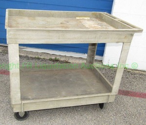 lot 109 image: Mobile utility service cart (Handle is cracked)