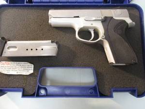 lot 4 image: SMITH & WESSON T.F.N. 4344,Model 6946 Semi Automatic Pistol Chambered In 9-mm Caliber With Magazine , In Carrying Case.