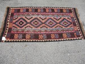lot 32 image: 6-2x 3-2 .-100 % Genuine Hand Knotted Woolen Oriental  Rug  Carpet Of Pakistan, From Saleem Carpets,  Made in Pakistan.