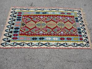 lot 61 image: 3-6 x 4-8-100 % Genuine Hand Knotted Woolen Oriental  Rug  Carpet Of Pakistan, From Saleem Carpets,  Made in Pakistan.