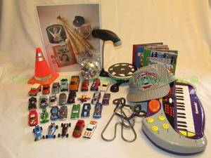 lot 133 image: Hot Wheels and other collectible toys as shown