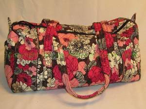 lot 135 image: Vera Bradley large travel duffel bag