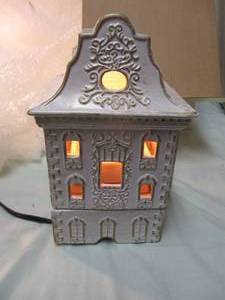 lot 92 image: DISPLAY MODEL- LIGHTLY USED, SCENT SAVVY 120v-Electric Lumine Fragrancer  Wax Burner