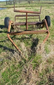 lot 2 image: Round Hay Bale Hauler