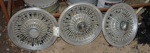 lot 75 image: 3 Lincoln Wire Wheel Hub Caps 15