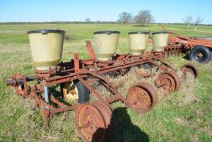 lot 28 image: 4 Bucket Corn Seeder International Harvester