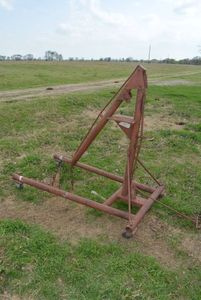 lot 180 image: Homemade Engine Hoist
