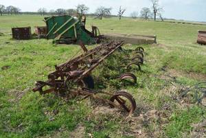 lot 185 image: Corn Planter