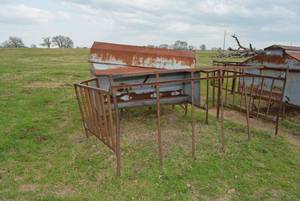 lot 195 image: Feeder