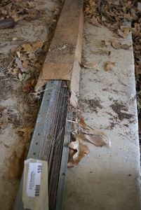 lot 158 image: Box of Metal Drywall Corner Pieces