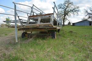 lot 23 image: John Deere Hay Trailer 12x6 4 wheels