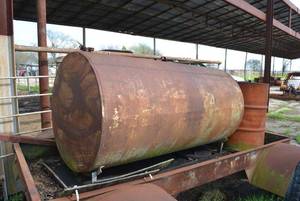lot 14 image: Barrel 55gal and Tank (6Ft. X 3Ft.)