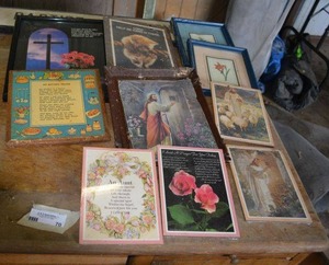 lot 70 image: Mix Lot of Pictures