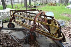 lot 107 image: Sperry New Holland Hay Rake Bar,  Model 57
