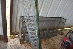 lot 118 image: Fencing  4  and 6 Wire Fencing, 4 T Bars and Large Fireplace Screen  63x27x10