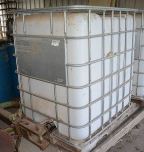 lot 131 image: IBC Tank 39x48x48, attached on a pallet