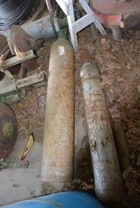 lot 146 image: Large and Small Oxygen Tanks
