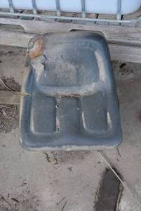 lot 211 image: Seat for Tractor or Lawn Mower