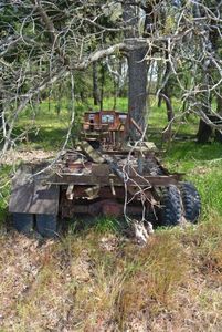 lot 169 image: Toro Tractor missing front wheels