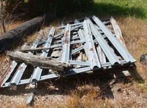 lot 216 image: 3 Gates 2 Different Sizes - 98 x 53  and  118 x 56, Plus RoofingSiding Tin