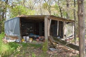 lot 212 image: Small BuildingShed with Tin roof and remaining Contents (Does NOT INCLUDE METAL SHELVES OR CABINET)