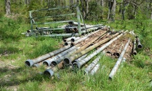 lot 224 image: Irrigation Aluminum Pipes - Set of 40 (approx.) Mix of  30Ft. and 40Ft. Pipes, and O-Rings see pictures (Trailer NOT INCLUDED)