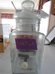 lot 118 image: 1.32 gallon glass beverage dispenser with lid in original box
