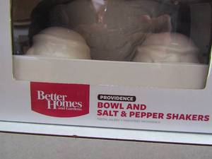 lot 132 image: 2013 limited edition Better Homes & Gardens bowl & sp shakers NIB