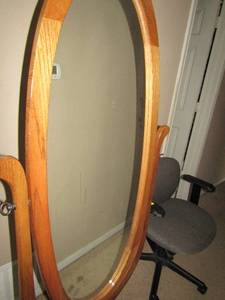 lot 108 image: Large oval oak dressing mirror stand. Can be separated from stand base