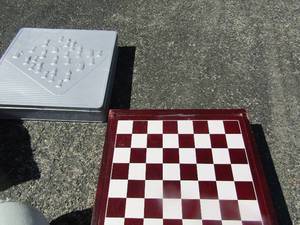 lot 161 image: Two 3 in 1 chess sets, poker chips, puzzle and carpet checker board and chips. Includes black & white onyx board and chess pieces