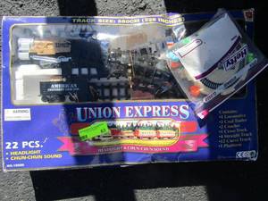 lot 163 image: Union express locomotivetrain set new in box 22 pcs 228 track w head light and sound