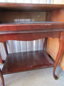 lot 220 image: Vintage occasional side table w cabriole legs 26x22x22