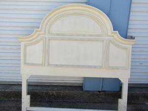 lot 221 image: Stanley arch top full size headboard and bed frame