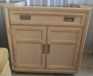 lot 223 image: Stanley buffet server 35x34 x18 (top opens)