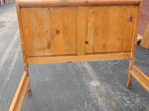 lot 22 image: Western rustic pine bed with headboard, footboard and rails with star motif. Headboard 50x58,Footboard 31x58