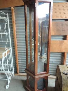 lot 30 image: Pulaski Furniture glass front illuminated curio display cabinet with glass front base section 70x24
