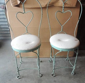 lot 29 image: Green painted metal bistro chairs with heart backs and padded white seats