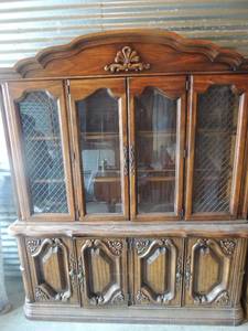 lot 4 image: Mid century credenza display w illuminated interior top and 3 shelves with plate grooves. Base sections have 2 doors, shelves and a silverware drawer on one side  80x68x18