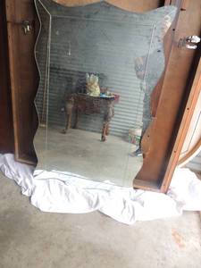 lot 41 image: Hollywood Regency frameless wood backed mirror 30x46 See photos for condition