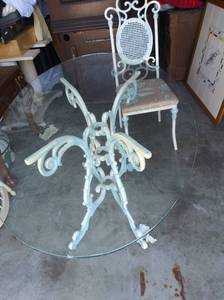 lot 43 image: Vintage dining table and 4 chairs oval glass top 28x59x35