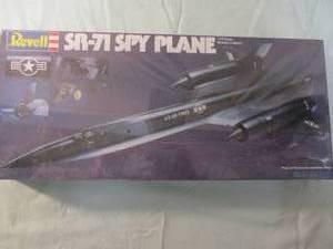 lot 15 image: REVELL- 172 Scale, SR-71 Spy Plane, #4414