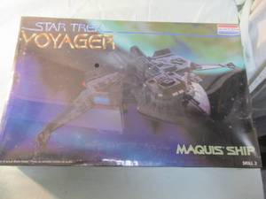 lot 53 image: Monogram-Star Trek Voyager, Maquis Ship, Model Kit, #3605