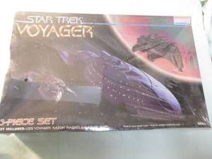lot 55 image: Monogram-Star Trek Voyager, 3-Piece Set, Voyager- Kazon, Raider and Maquis Ships, Model Kit,  3607