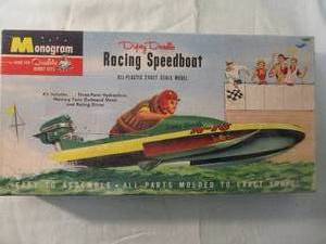 lot 75 image: MONOGRAM-Dipsy Doodle Racing Speedboat, Plastikit  PB3.98 Model Kit, Made in USA